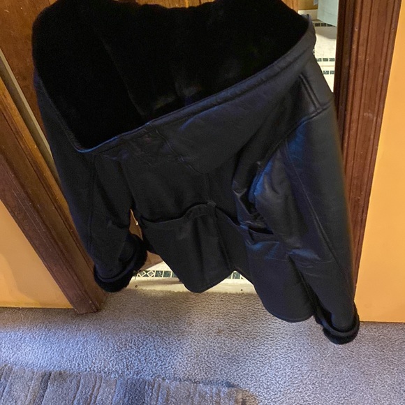 Wilson’s leather coat with fur liner - Picture 3 of 7